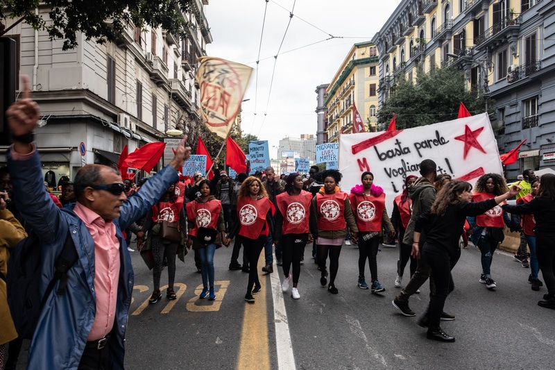 A Napoli il Movimento delle Sardine è stato ribattezzato in Sardine “Nere”