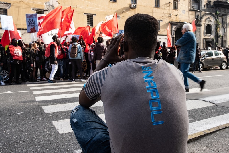 A Napoli il Movimento delle Sardine è stato ribattezzato in Sardine “Nere”