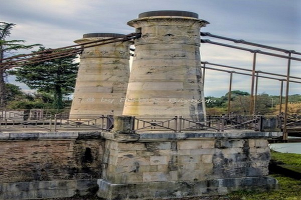 I Piloni del Real Ponte Borbonico