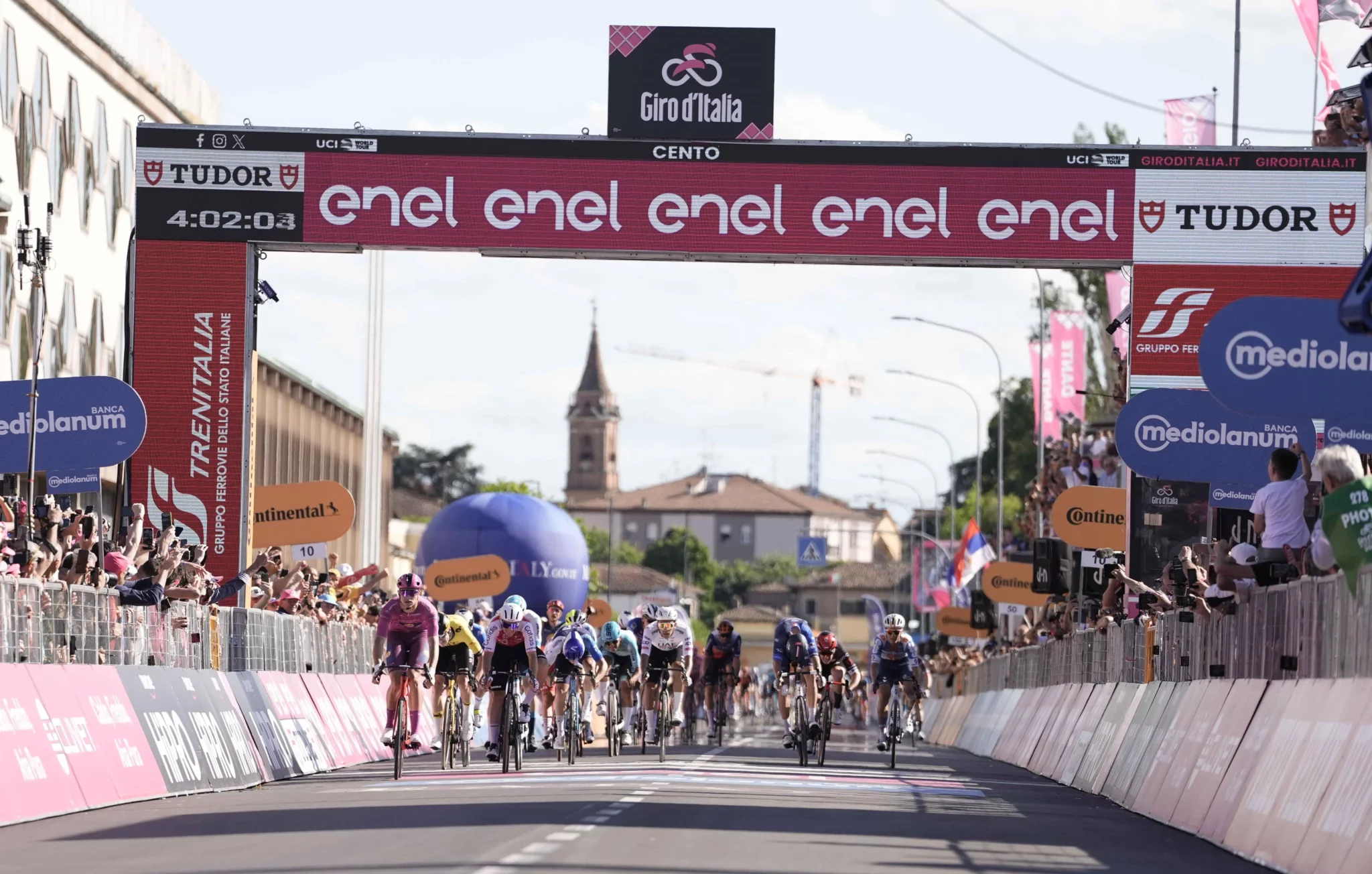 Jonathan Milan (Lidl-Trek) ha vinto la tredicesima tappa del Giro d'Italia 107