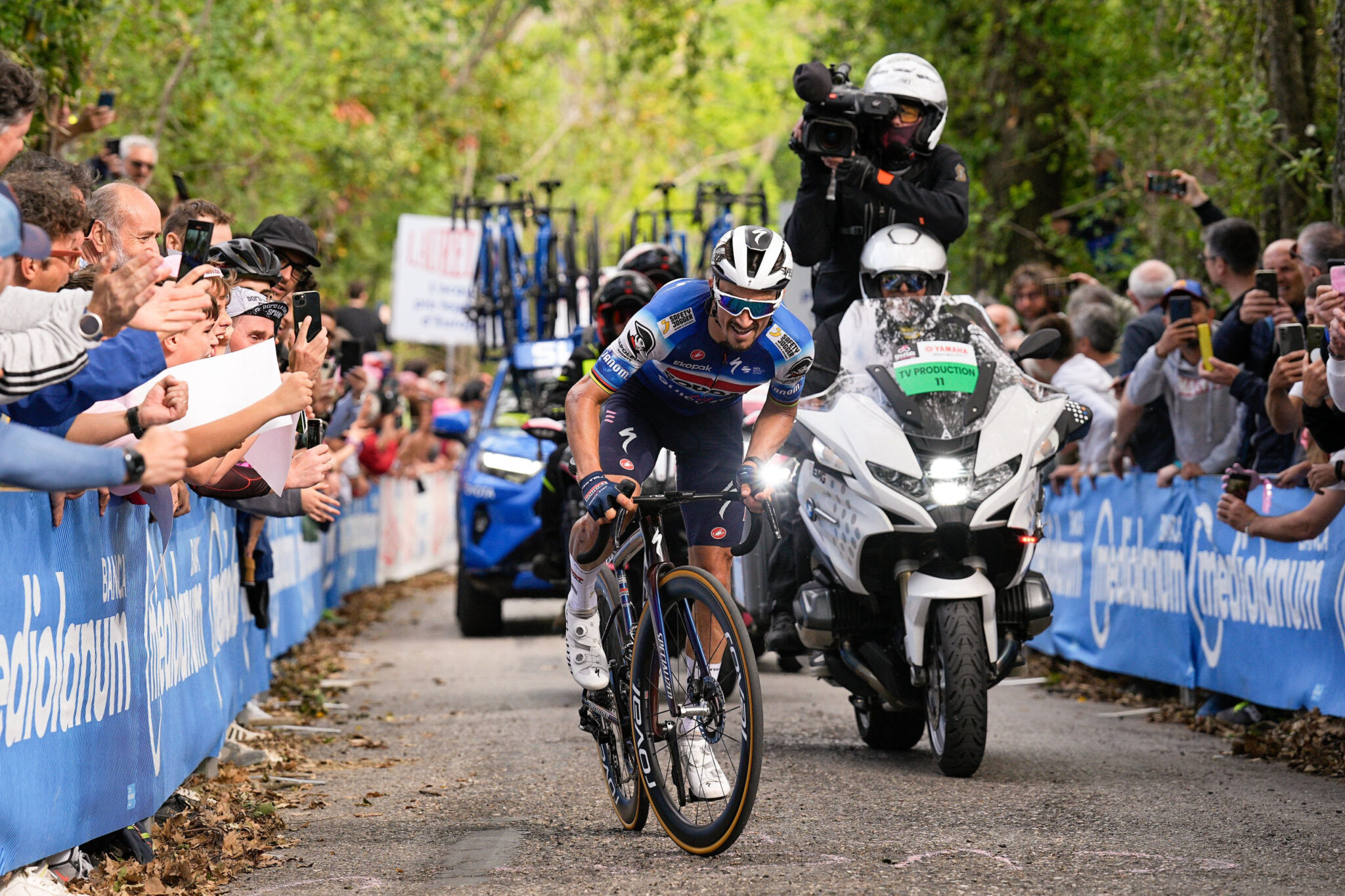 Julian Alaphilippe (Soudal Quick-Step) durante la fuga in solitaria