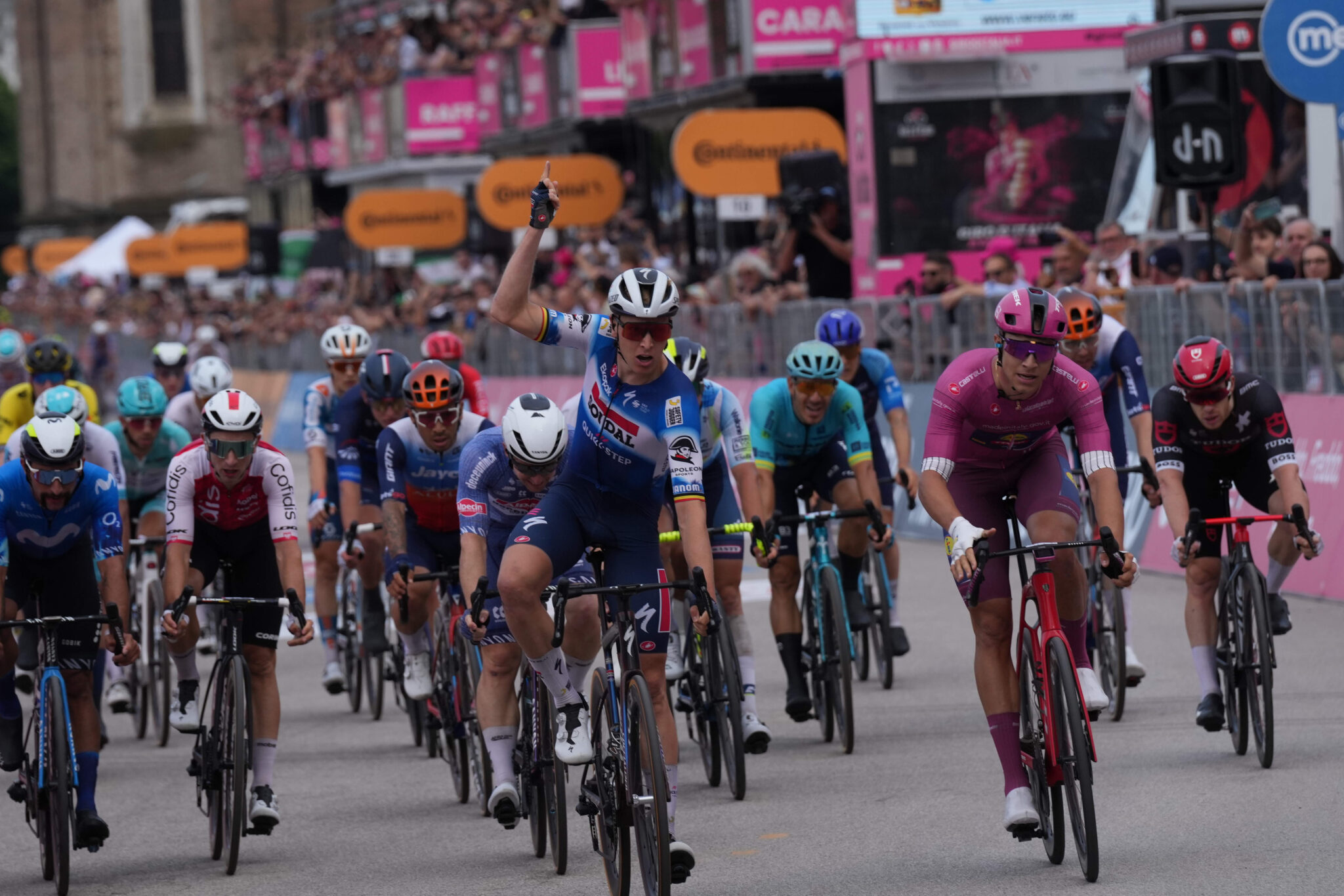 Tim Merlier (Soudal Quick-Step) ha vinto la diciottesima tappa del Giro d'Italia 107