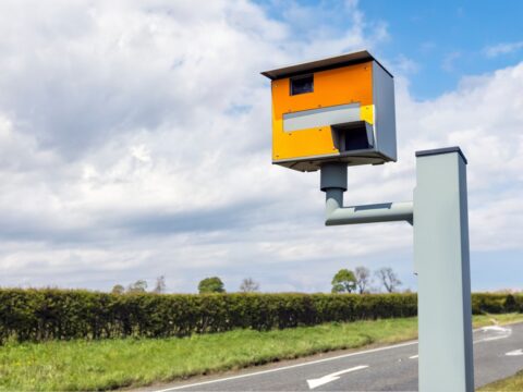 Autovelox: da giugno nuove norme su distanze, segnalazioni e limiti di velocità
