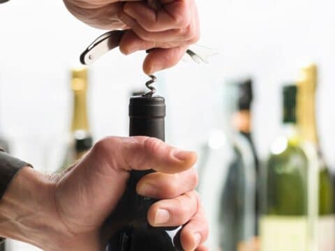 Cavatappi da sommelier, come aprire una bottiglia di vino