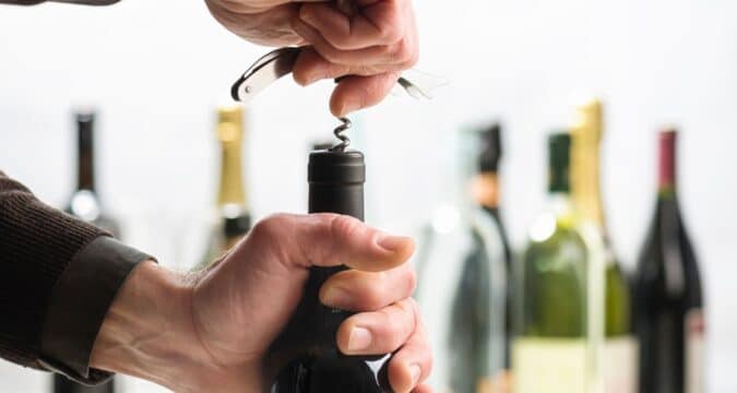 Cavatappi da sommelier, come aprire una bottiglia di vino