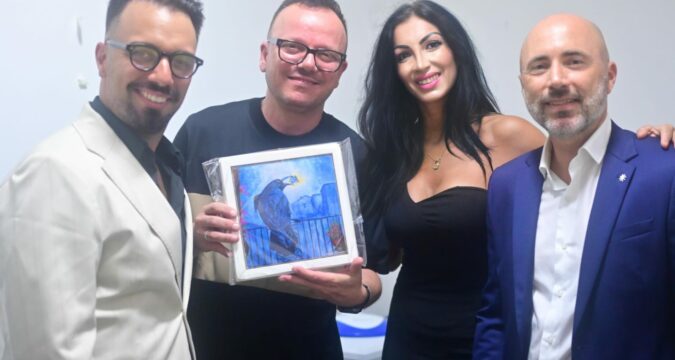 Gigi D'Alessio conquista i cuori dei suoi fans al Teatro dei Ruderi a Cirella