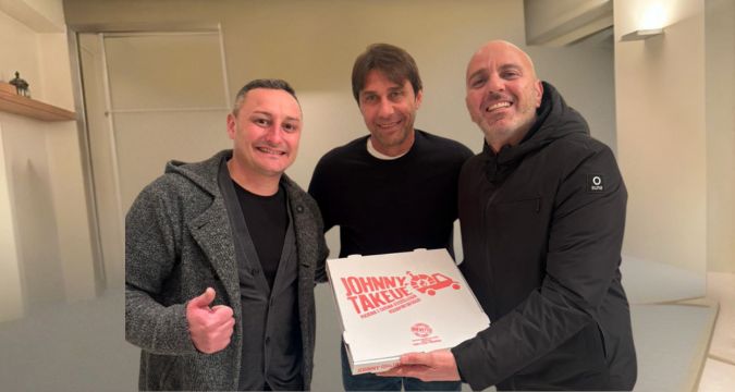 Antonio Conte e la sua passione per Johnny Take Uè: la pizza che conquista Napoli