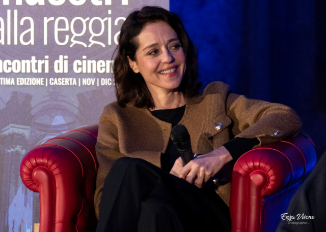 Vanessa Scalera protagonista alla Reggia di Caserta: un viaggio tra teatro, cinema e televisione, dalla givetta al successo di Imma Tataranni