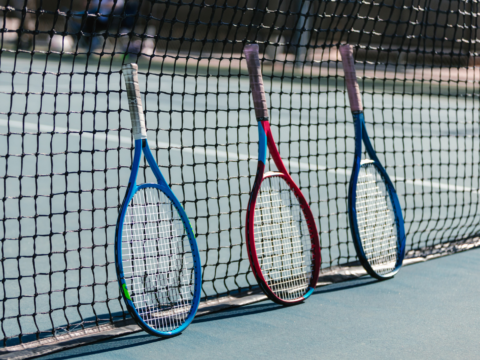 Come Scegliere la Racchetta da Tennis Perfetta per il Tuo Stile di Gioco