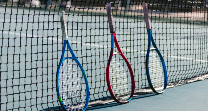 Come Scegliere la Racchetta da Tennis Perfetta per il Tuo Stile di Gioco